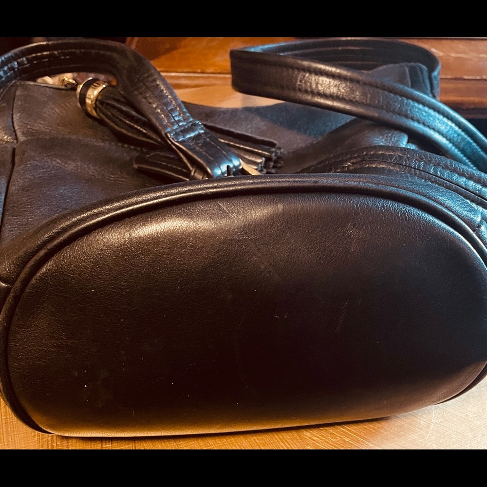 Black leather crossbody/shoulder bag, medium measures 9x8 - Picture 8 of 10